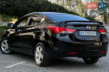 Седан Hyundai Elantra 2012 в 