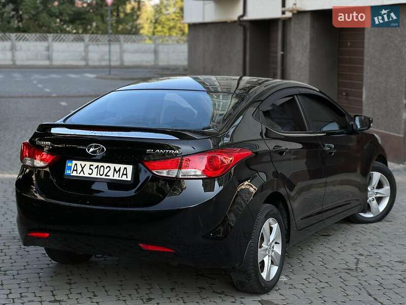 Седан Hyundai Elantra 2012 в Івано-Франківську