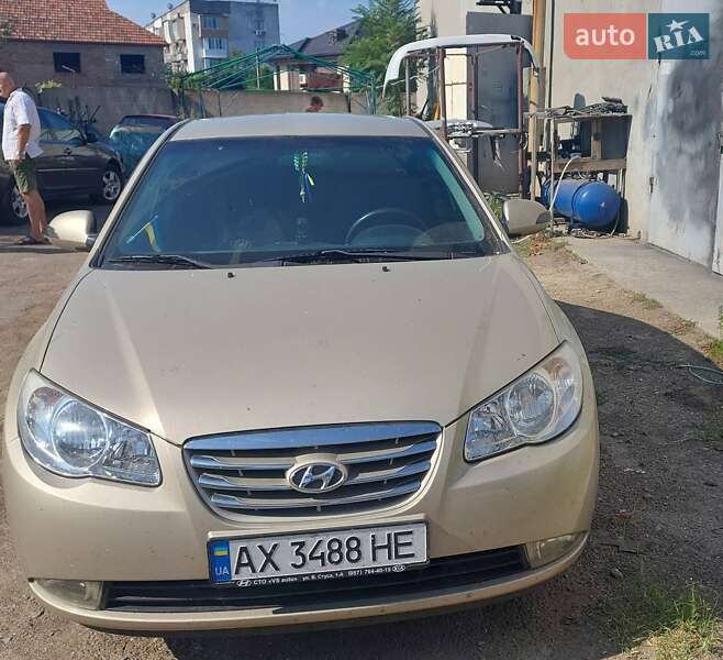 Седан Hyundai Elantra 2010 в Измаиле