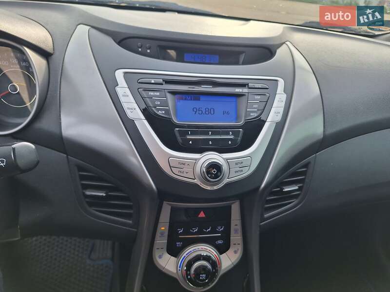 Седан Hyundai Elantra 2011 в Херсоне