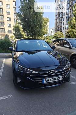 Седан Hyundai Elantra 2018 в Киеве