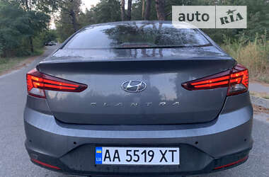 Седан Hyundai Elantra 2019 в Киеве