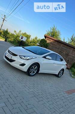 Седан Hyundai Elantra 2013 в Золочеві