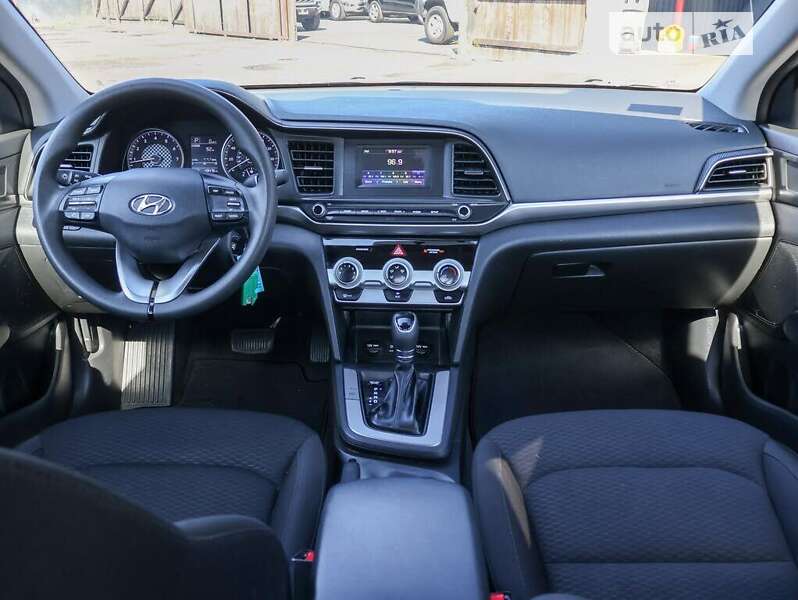 Седан Hyundai Elantra 2019 в Львове