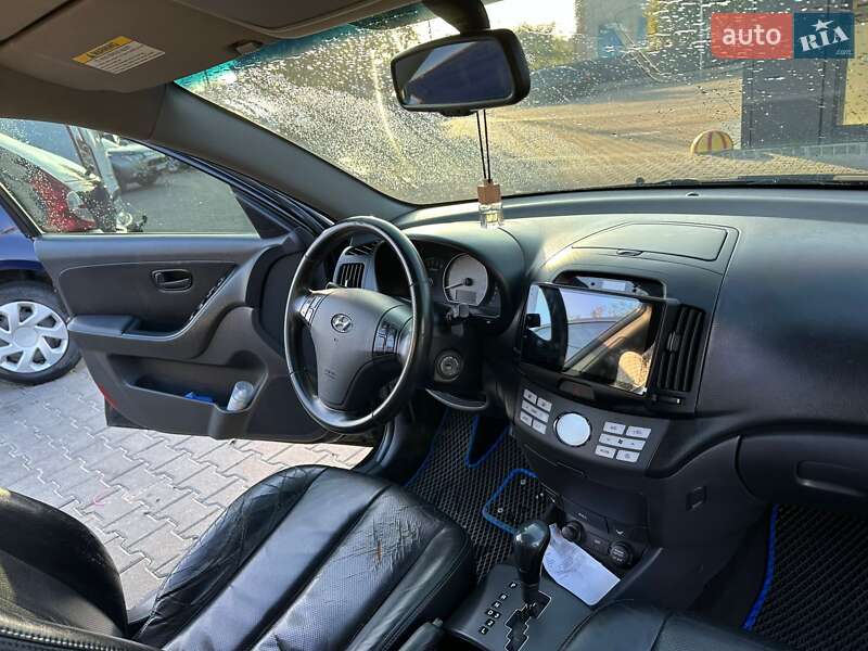 Седан Hyundai Elantra 2008 в Львові