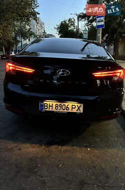 Седан Hyundai Elantra 2020 в 