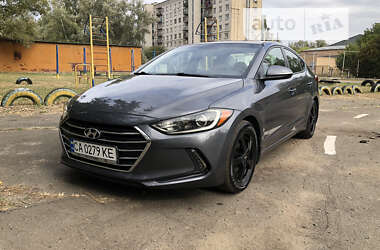 Седан Hyundai Elantra 2016 в Киеве