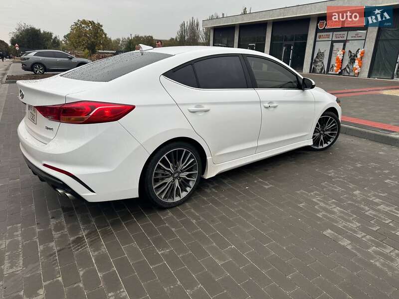 Седан Hyundai Elantra 2017 в Кривом Роге