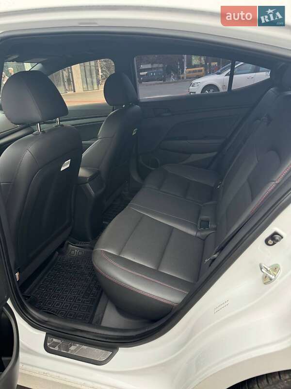 Седан Hyundai Elantra 2017 в Кривом Роге