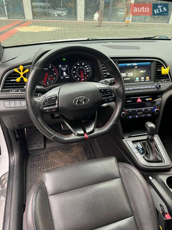 Седан Hyundai Elantra 2017 в Кривом Роге