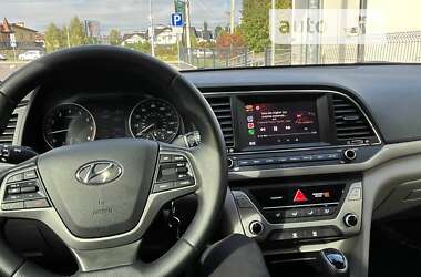 Седан Hyundai Elantra 2016 в Вишневому