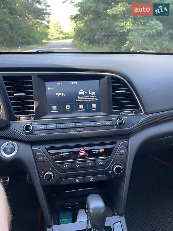 Седан Hyundai Elantra 2017 в Одессе