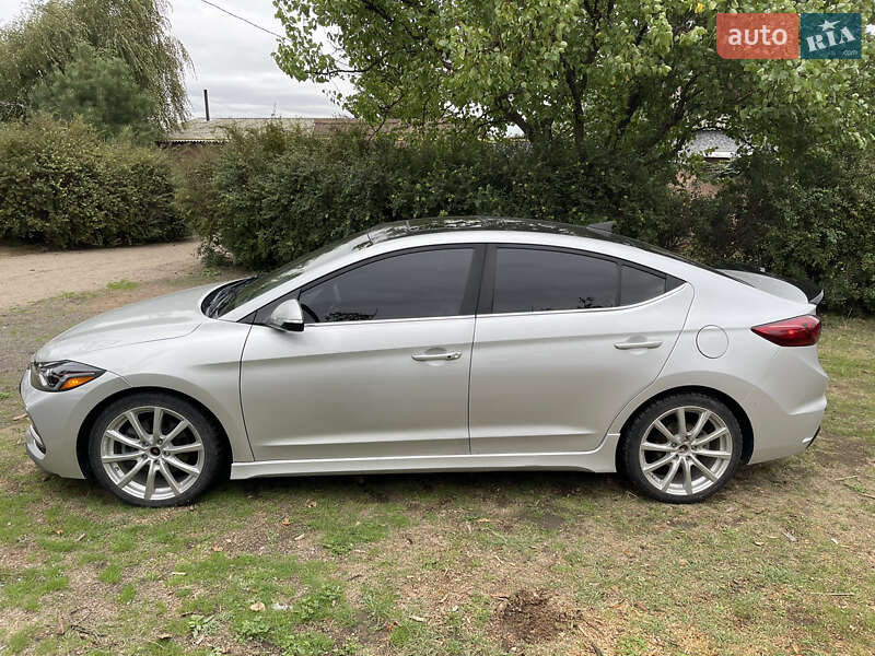 Седан Hyundai Elantra 2017 в Одессе