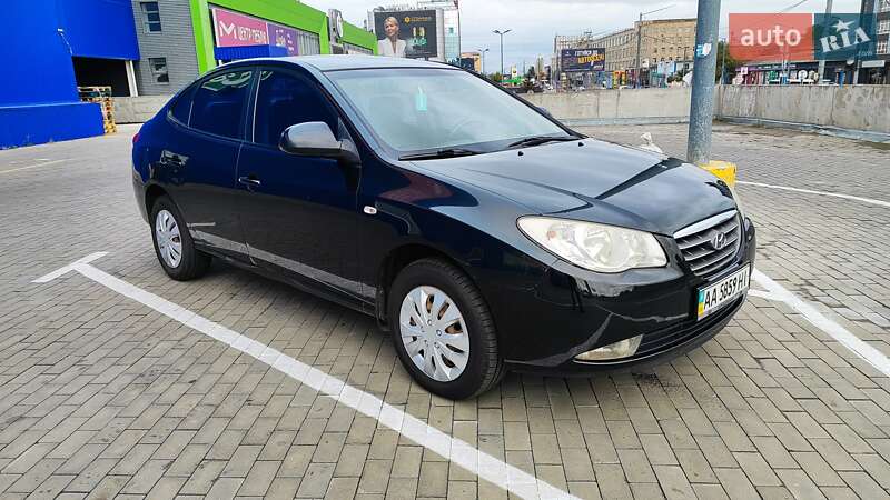 Седан Hyundai Elantra 2008 в Киеве