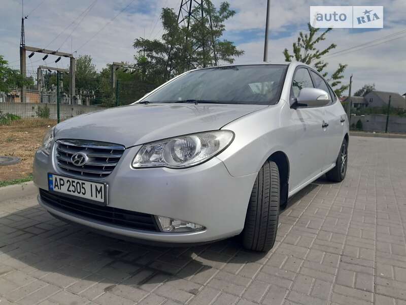 Седан Hyundai Elantra 2010 в Новомосковську