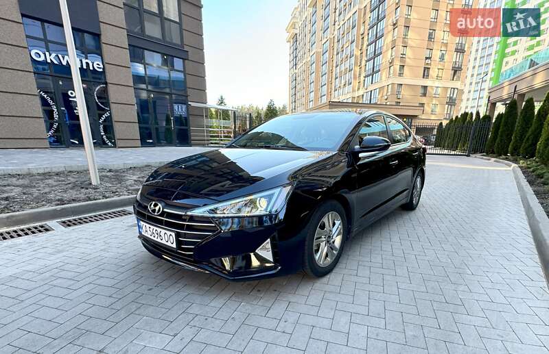 Седан Hyundai Elantra 2018 в Киеве