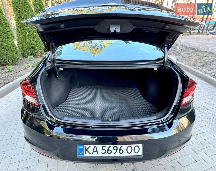 Седан Hyundai Elantra 2018 в Киеве