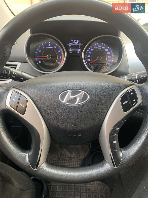 Седан Hyundai Elantra 2011 в Киеве