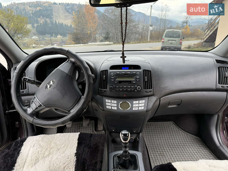 Седан Hyundai Elantra 2008 в Верховине