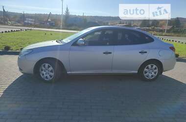 Седан Hyundai Elantra 2010 в Золочеві