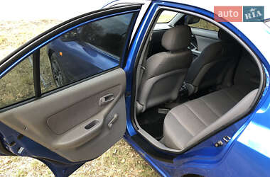 Седан Hyundai Elantra 2004 в 