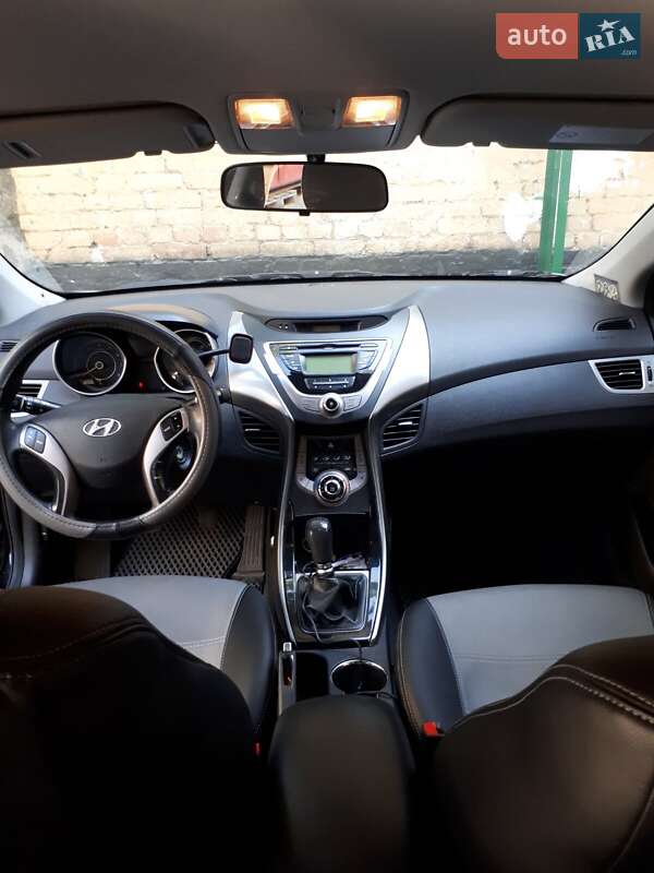 Седан Hyundai Elantra 2013 в Житомире