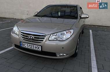 Седан Hyundai Elantra 2010 в Стрию