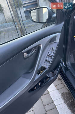 Седан Hyundai Elantra 2014 в Луцке