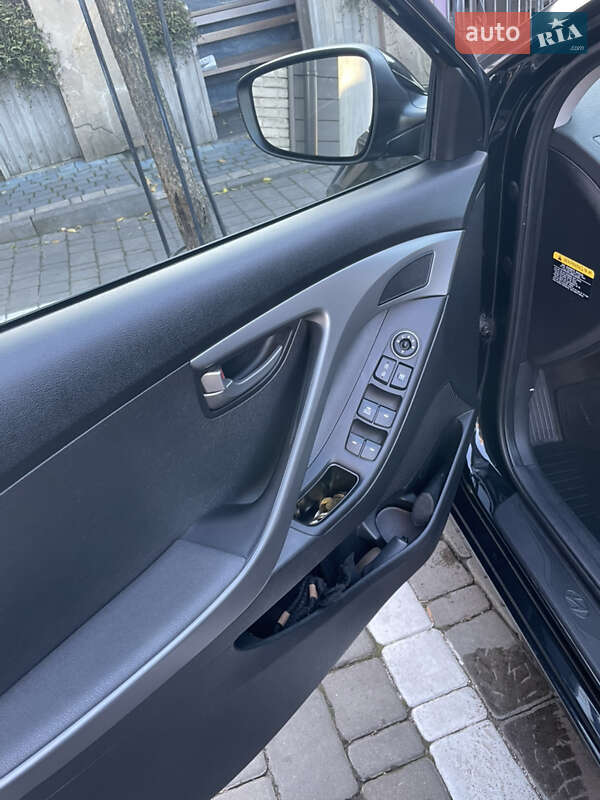 Седан Hyundai Elantra 2014 в Луцке