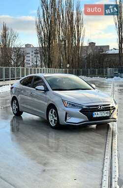 Седан Hyundai Elantra 2019 в Киеве