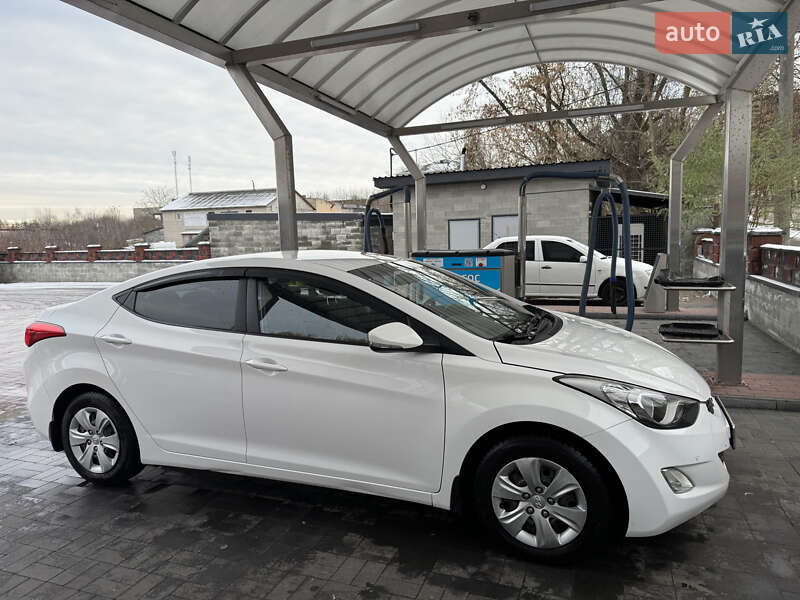 Седан Hyundai Elantra 2012 в Рівному