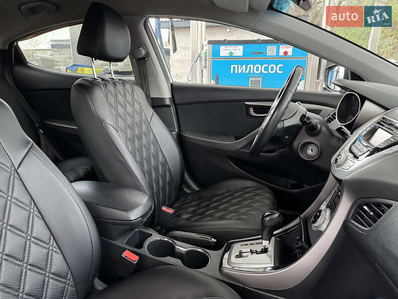 Седан Hyundai Elantra 2012 в Рівному