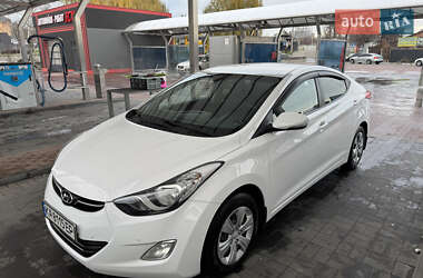 Седан Hyundai Elantra 2012 в Ровно