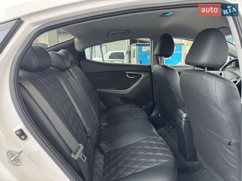 Седан Hyundai Elantra 2012 в Рівному
