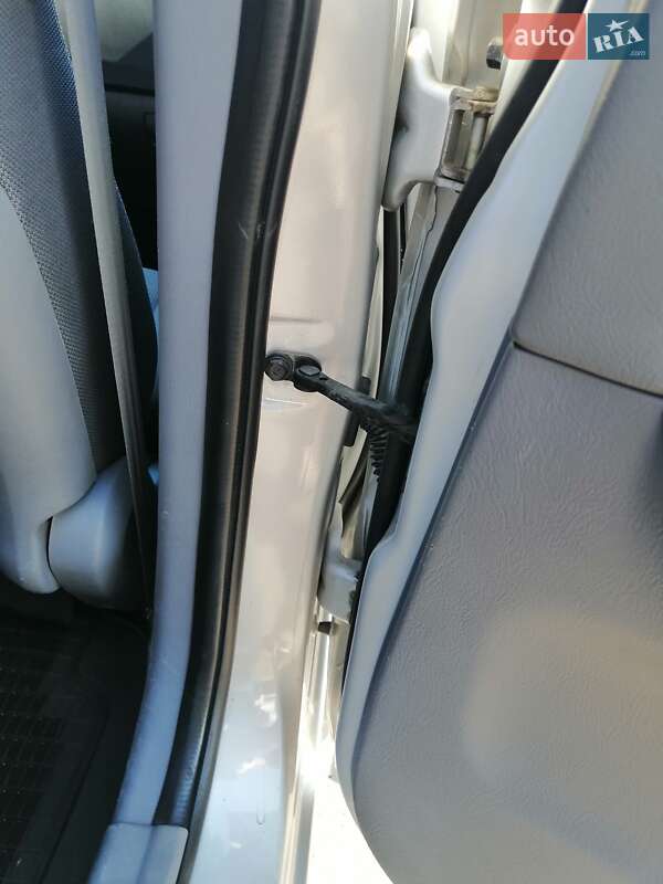 Седан Hyundai Elantra 2004 в Чернигове