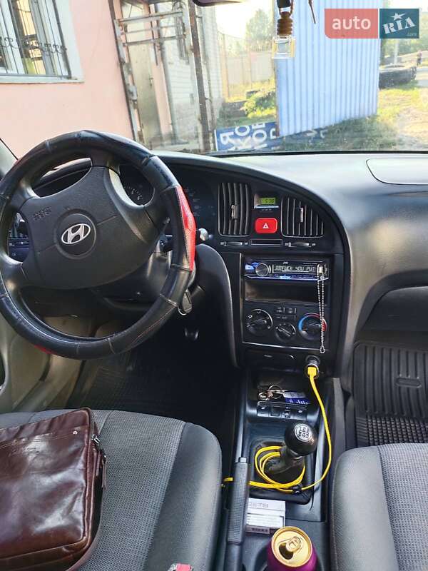 Седан Hyundai Elantra 2004 в Чернигове