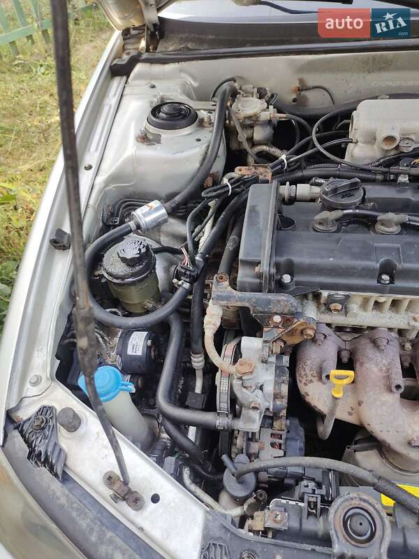 Седан Hyundai Elantra 2004 в Чернигове