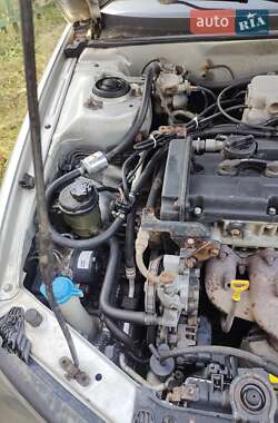 Седан Hyundai Elantra 2004 в 