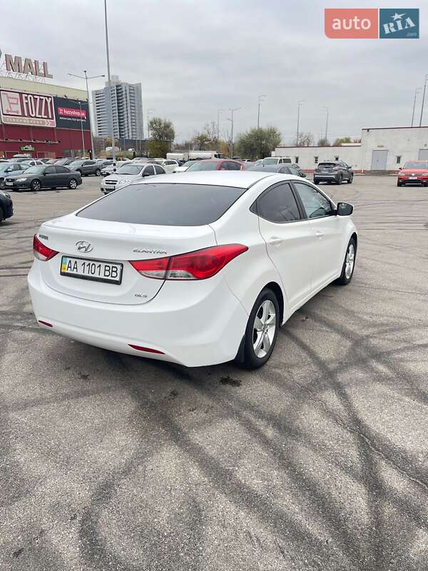 Седан Hyundai Elantra 2013 в Києві