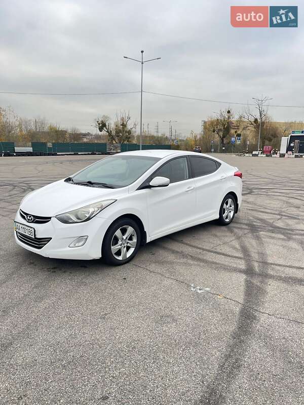 Седан Hyundai Elantra 2013 в Києві