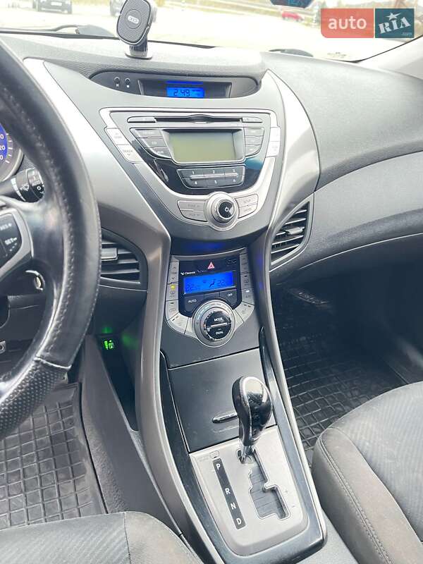 Седан Hyundai Elantra 2013 в Києві