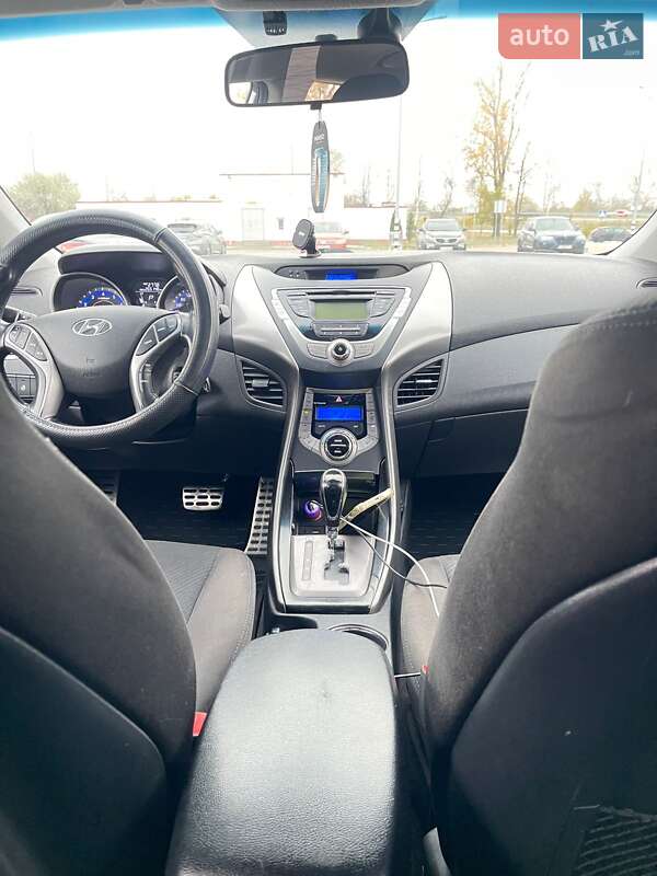 Седан Hyundai Elantra 2013 в Києві