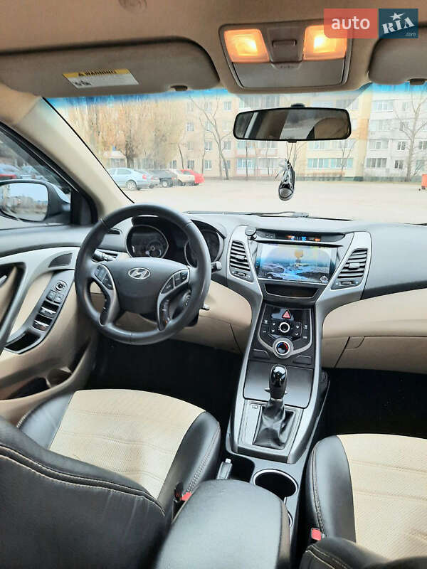 Седан Hyundai Elantra 2014 в Каменском
