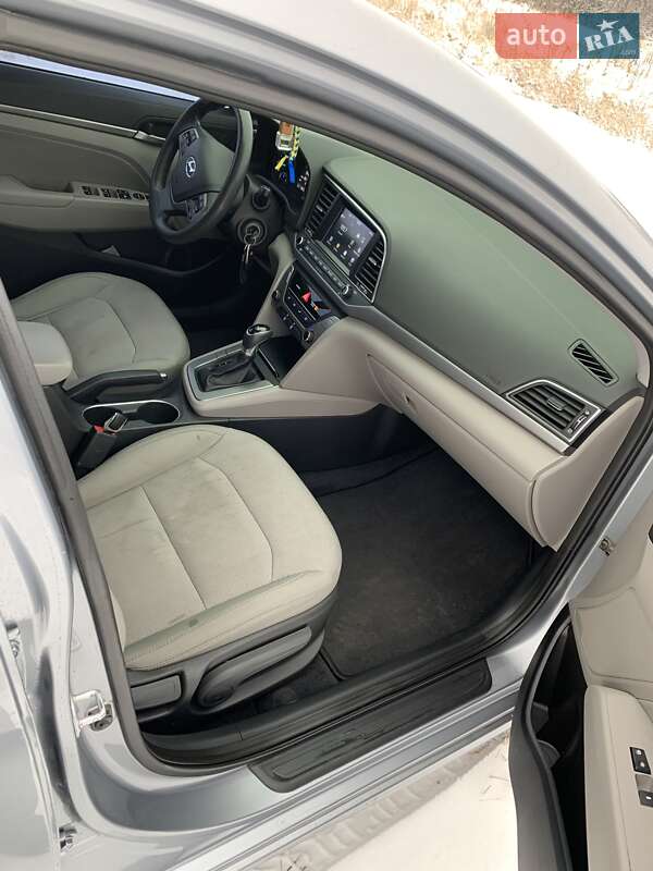 Седан Hyundai Elantra 2016 в Люботине