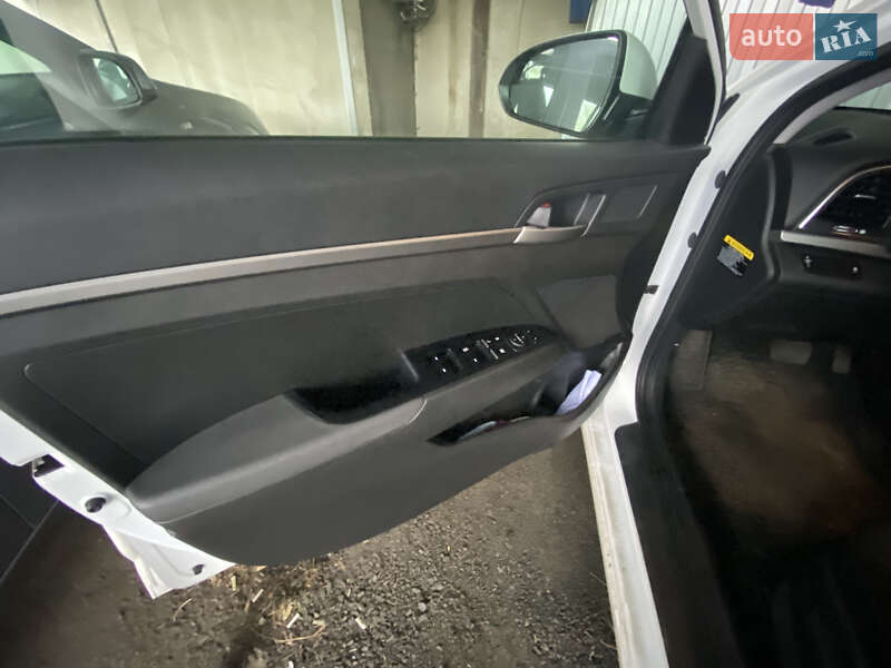 Седан Hyundai Elantra 2018 в Кривом Роге