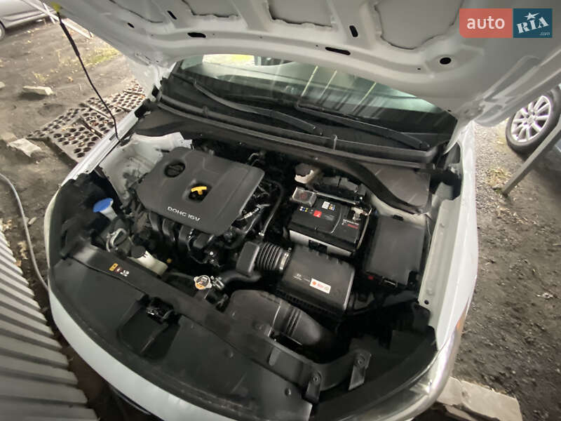 Седан Hyundai Elantra 2018 в Кривом Роге