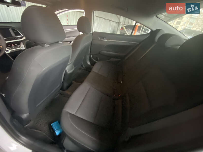 Седан Hyundai Elantra 2018 в Кривом Роге