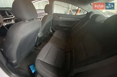 Седан Hyundai Elantra 2018 в 