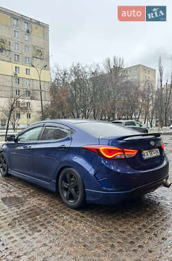 Седан Hyundai Elantra 2012 в Києві