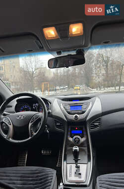 Седан Hyundai Elantra 2012 в Києві